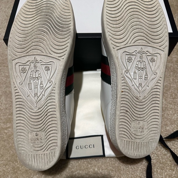 Gucci Women’s Ace Sneaker with Bee - Picture 2 of 9
